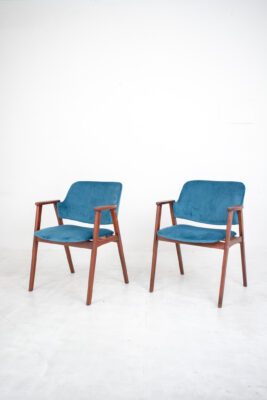 Kígyóssy Ágnes 'Claus' Armchairs