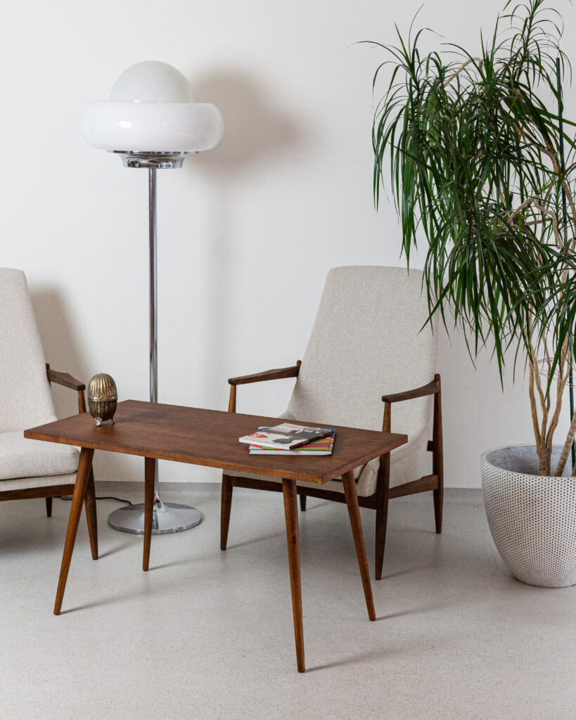 Mid-Century Walnut Restaured Coffee Table