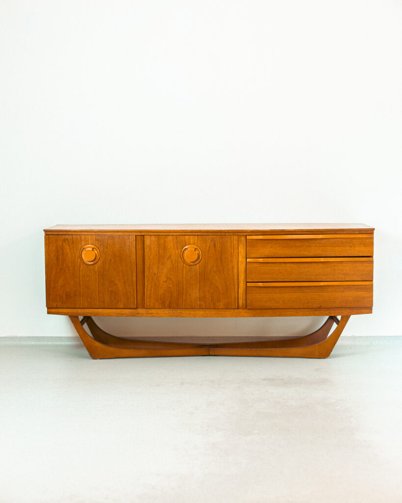 Ritka 'Beautility' Teak Szoborkomód