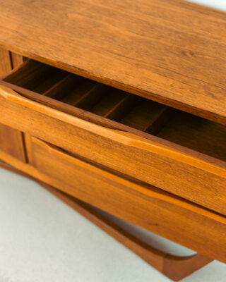 Ritka 'Beautility' Teak Szoborkomód