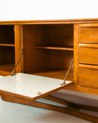Ritka 'Beautility' Teak Szoborkomód