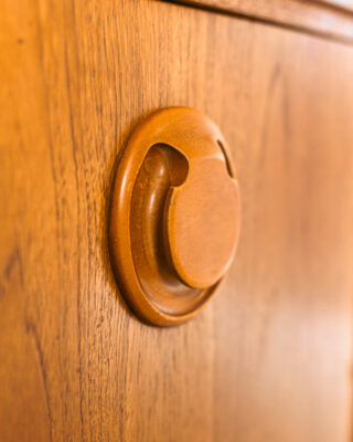 Ritka 'Beautility' Teak Szoborkomód