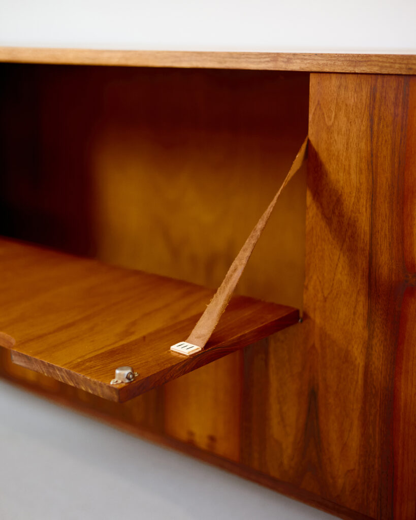 Untitled Session10828 Tatra Nabytok Dió Restaurált Komód