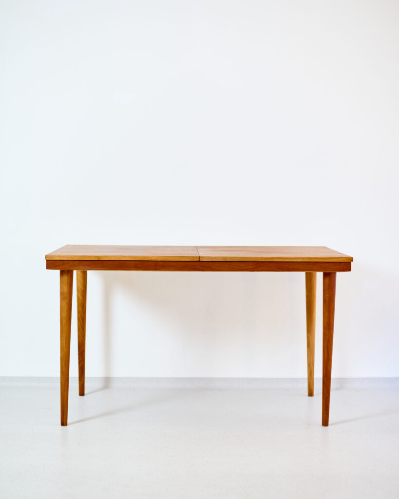 Restaurált Tatra Nabytok Bővíthető Dió Étkezőasztal