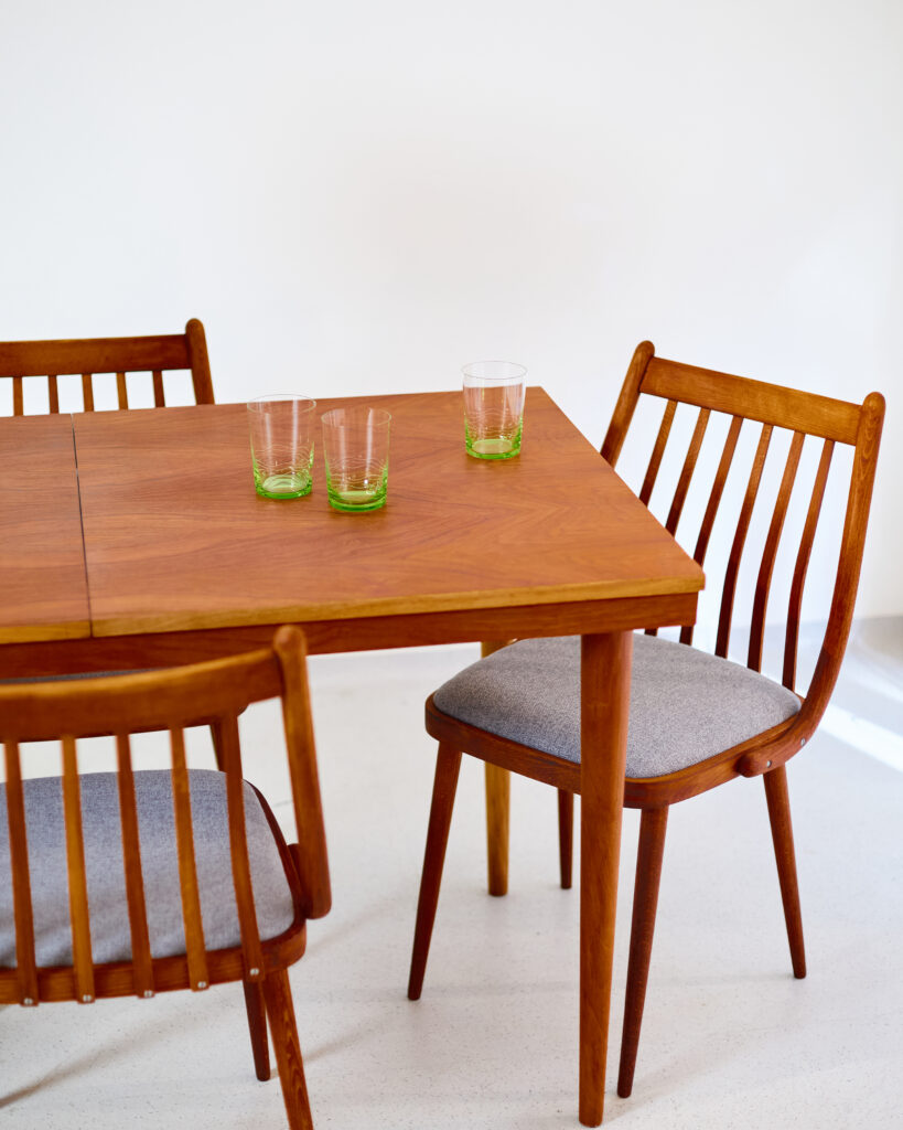 Restaurált Tatra Nabytok Bővíthető Dió Étkezőasztal