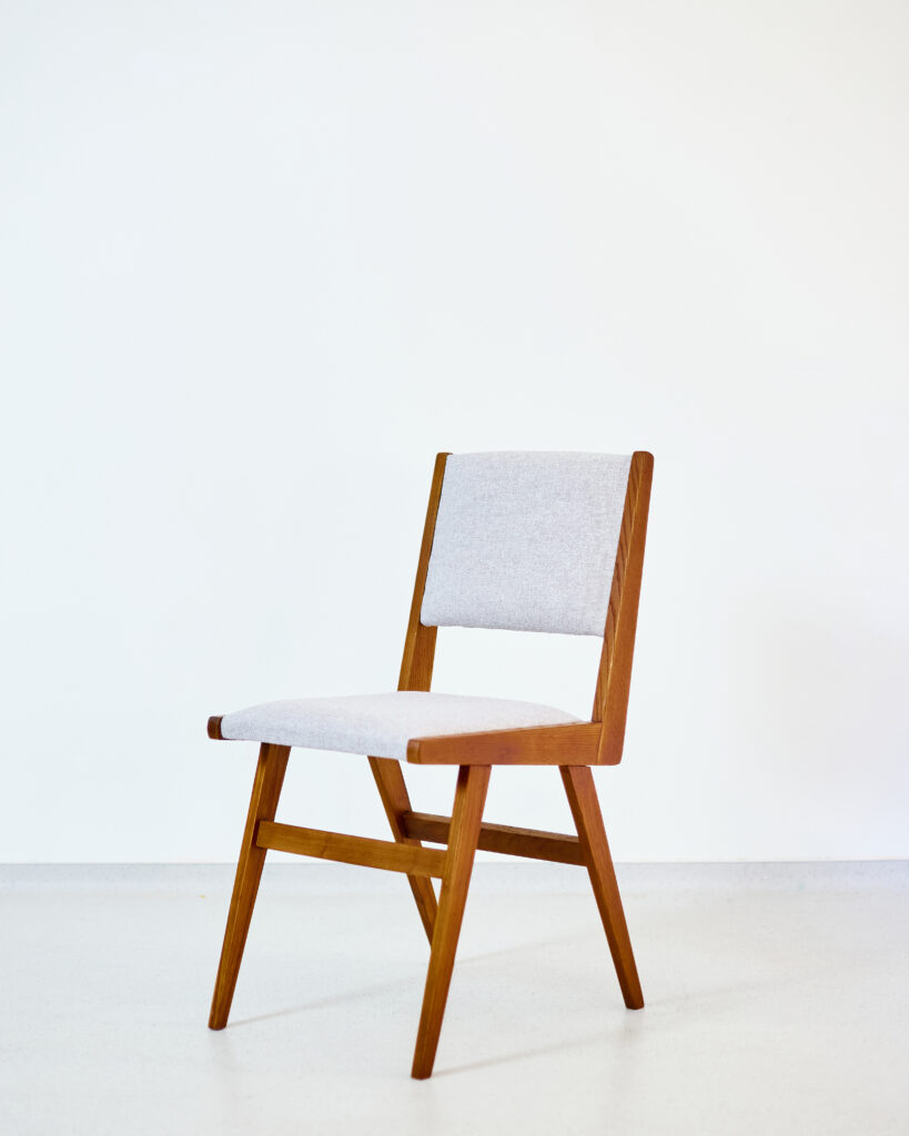 Minimalista Fa Szék Szürke Bútorszövettel (felújított)