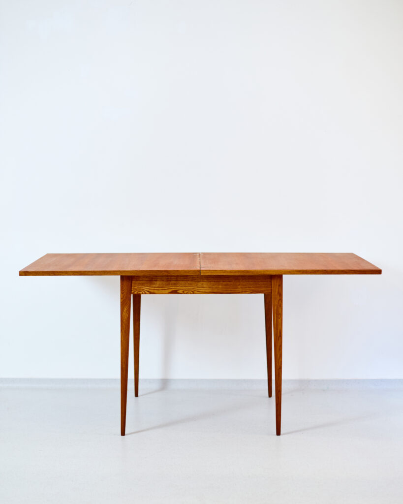 Duplájára Bővíthető Dió Étkezőasztal Restaurált