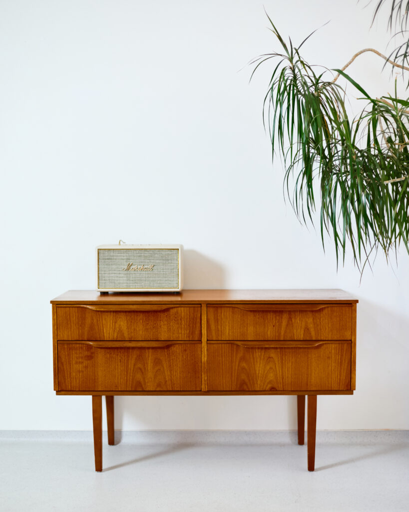 Gyönyörű Austinsuite Angol Teak Komód