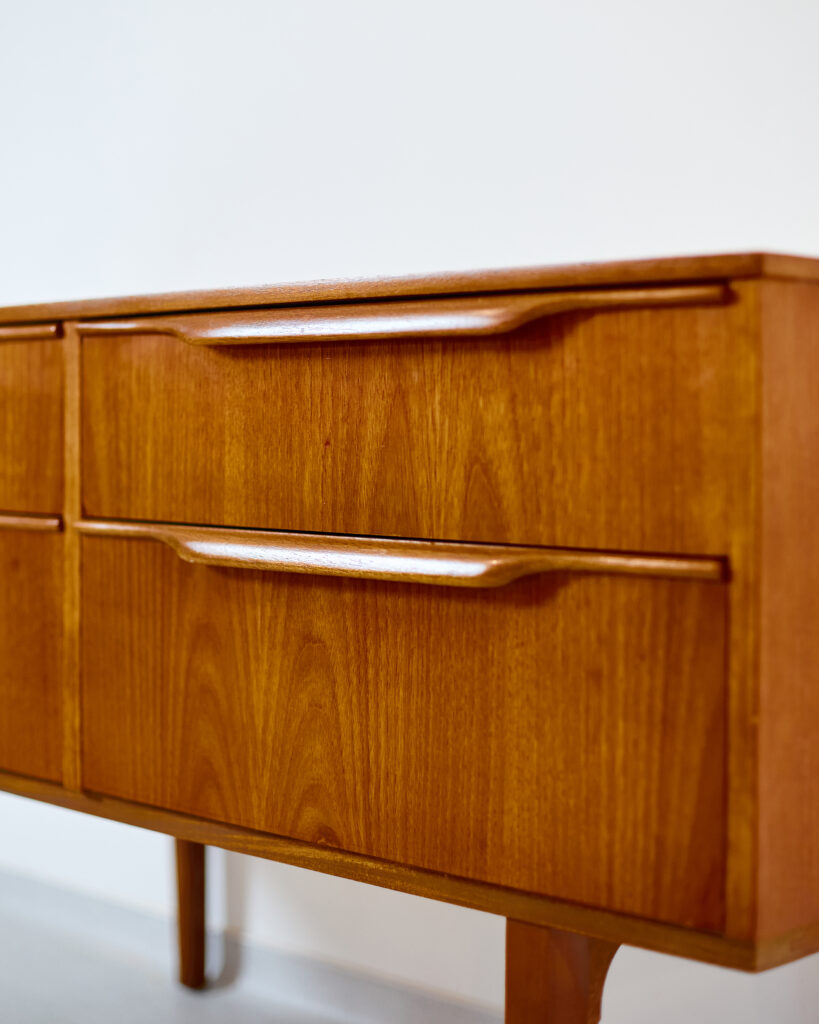 Gyönyörű Austinsuite Angol Teak Komód