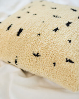 Untitled Session11163 Pöttyös Csontszinű Gyapjúpárna / Tiktik