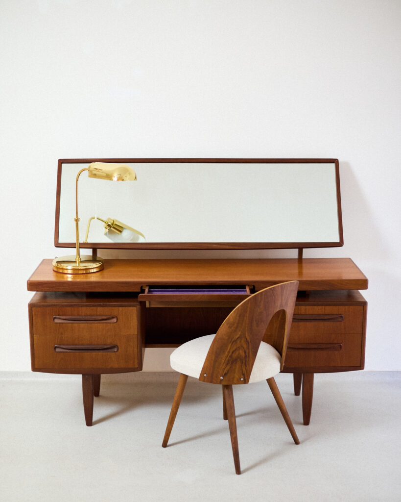 G-Plan Teak Dressing Table : Desk G-Plan Teak Dressing Table / Desk