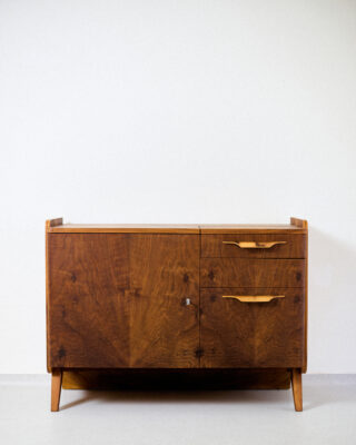 Untitled Session11265 Tatra Nabytok Restaruált Kis Dió Komód