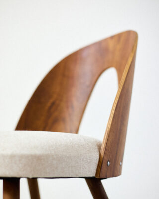 Antonin Suman Restaurált Szék Krém Bútorszövettel