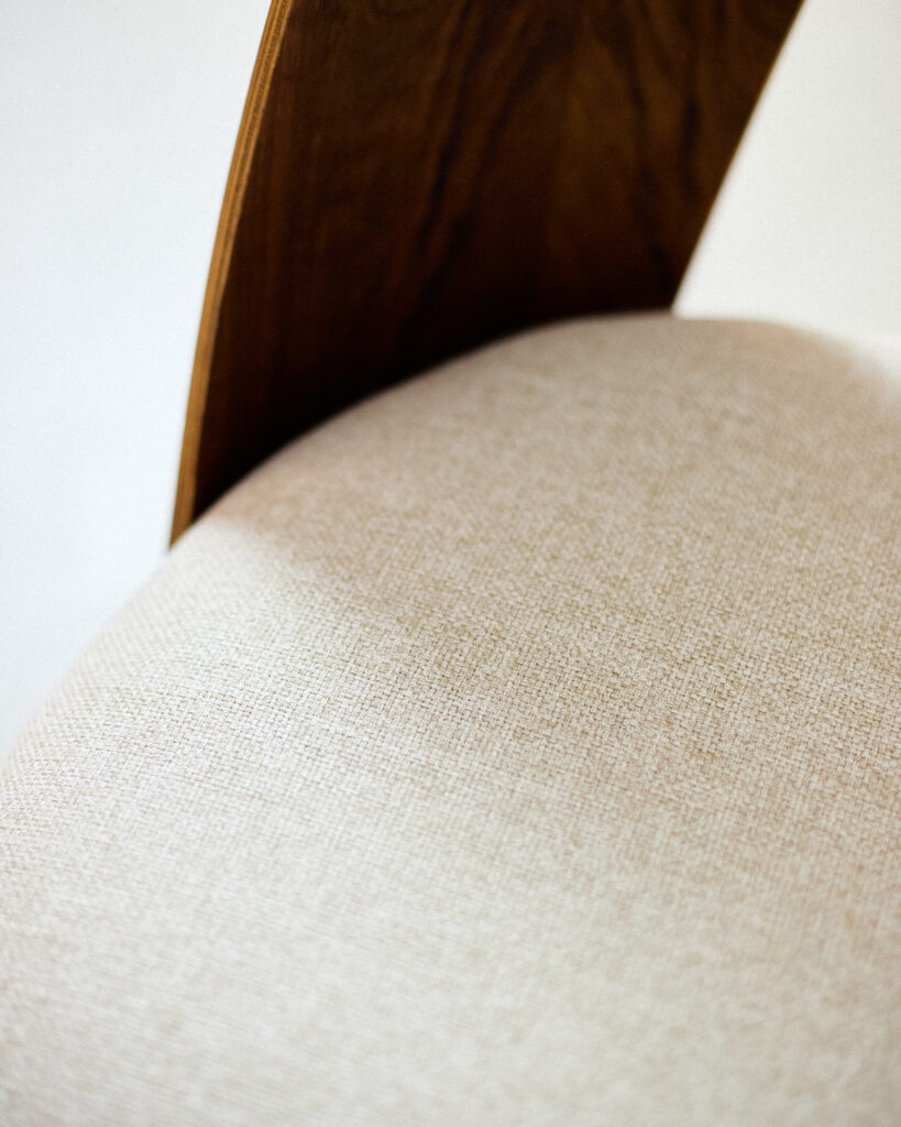 Antonin Suman Restaurált Szék Krém Bútorszövettel