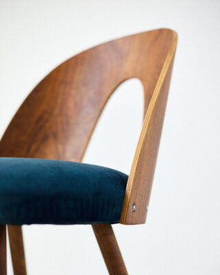 Antonin Suman Restaruált Szék Zöld Bútorszövettel