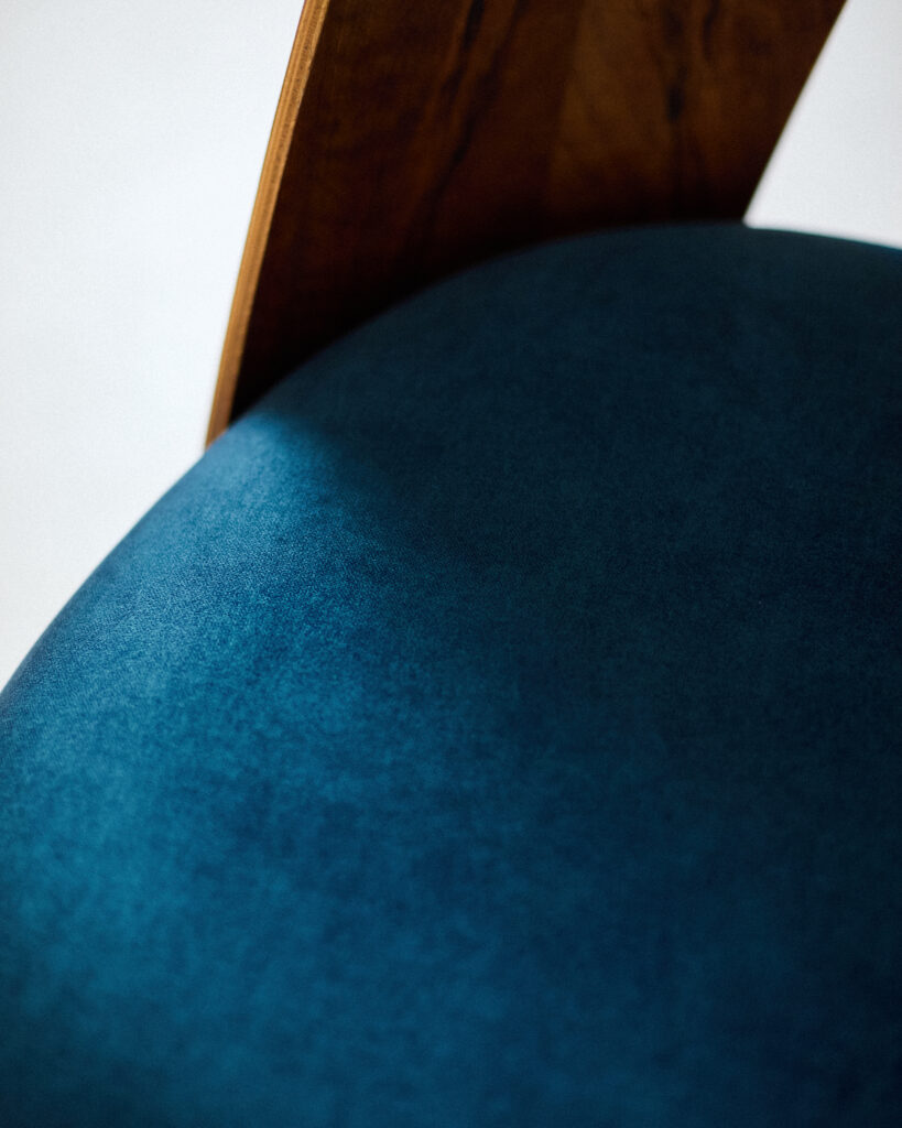 Antonin Suman Restaruált Szék Zöld Bútorszövettel