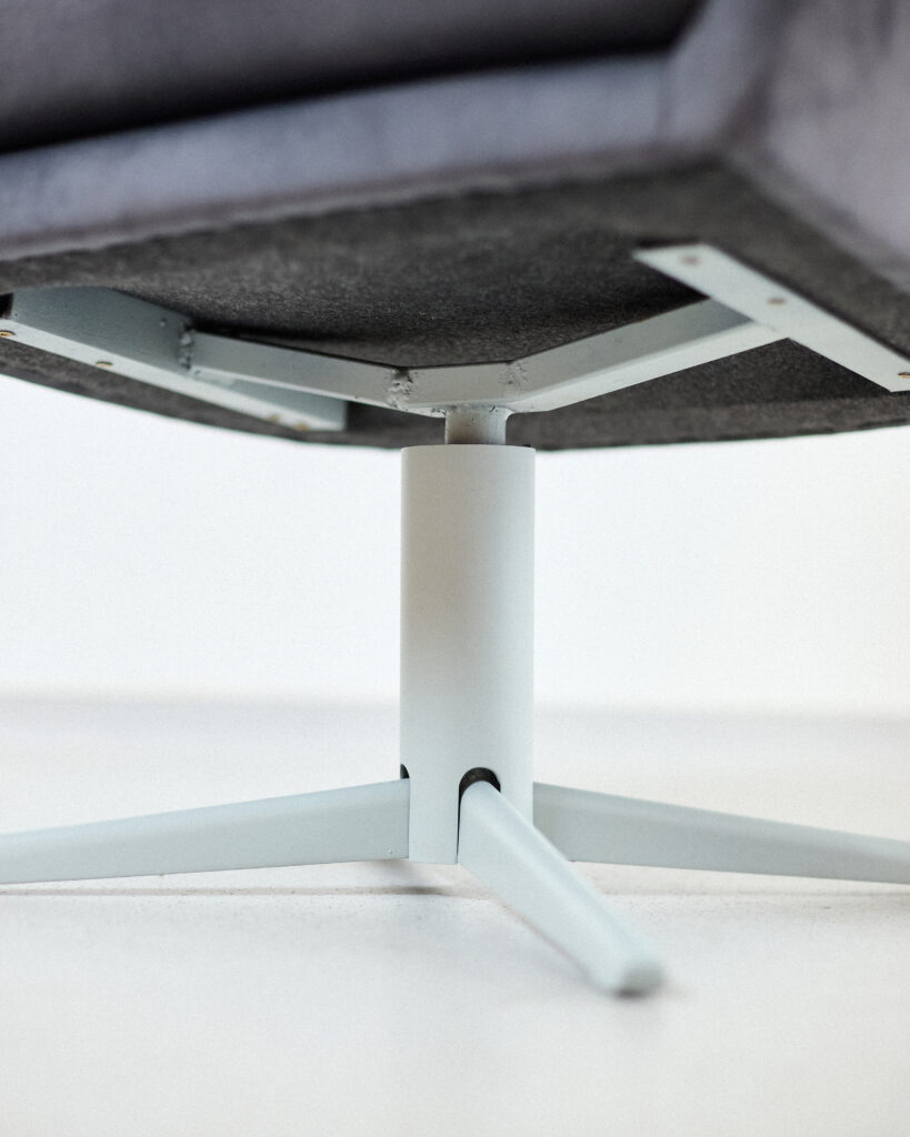 Untitled Session11448 Mid-Century Forgófotel