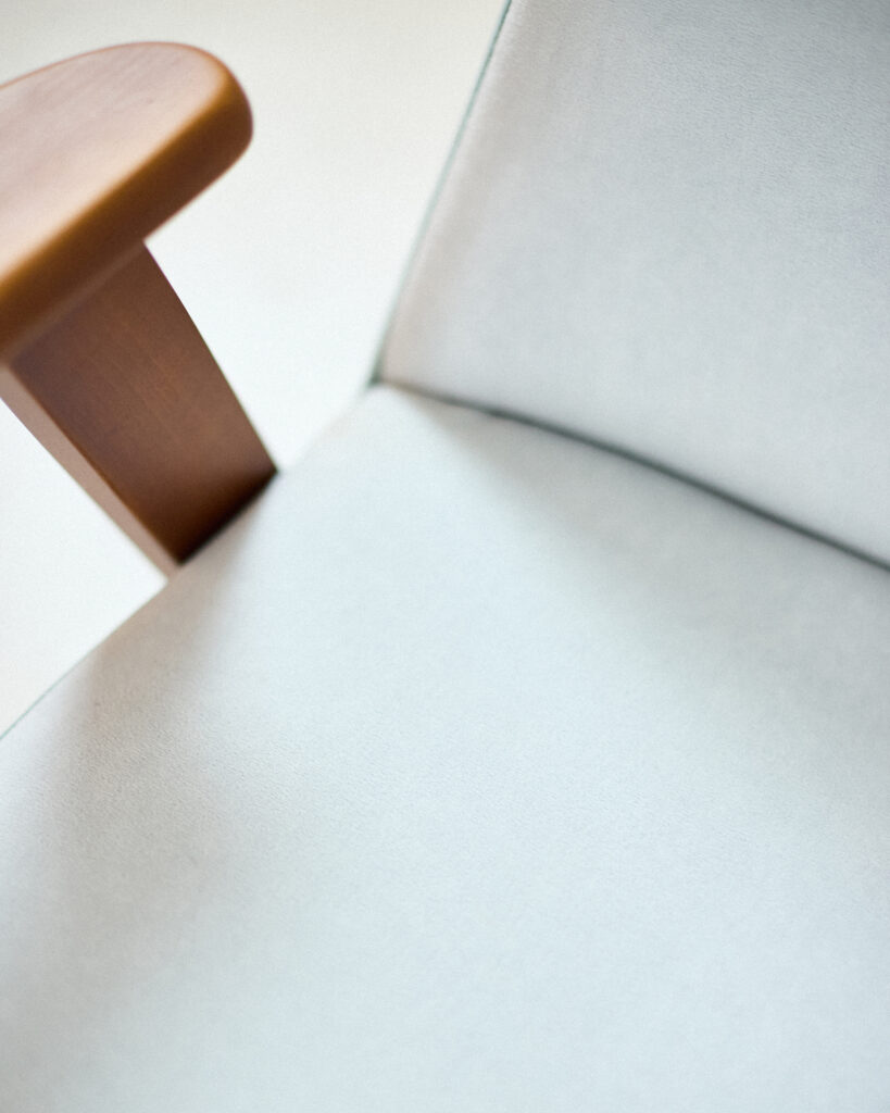 Untitled Session11467 Jósef Chierowski '366' Karfás Fotel