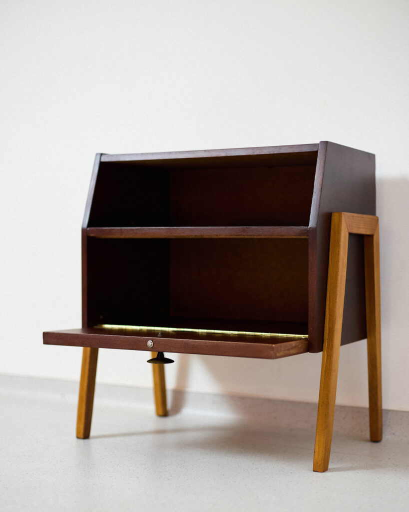 Restaurált Dió Éjjeliszekrények