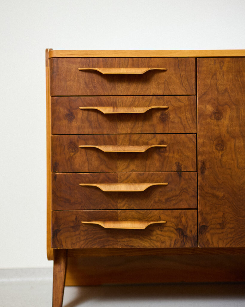 Untitled Session11547 Tatra Nabytok Restaurált Komód Fehér Üveglappal