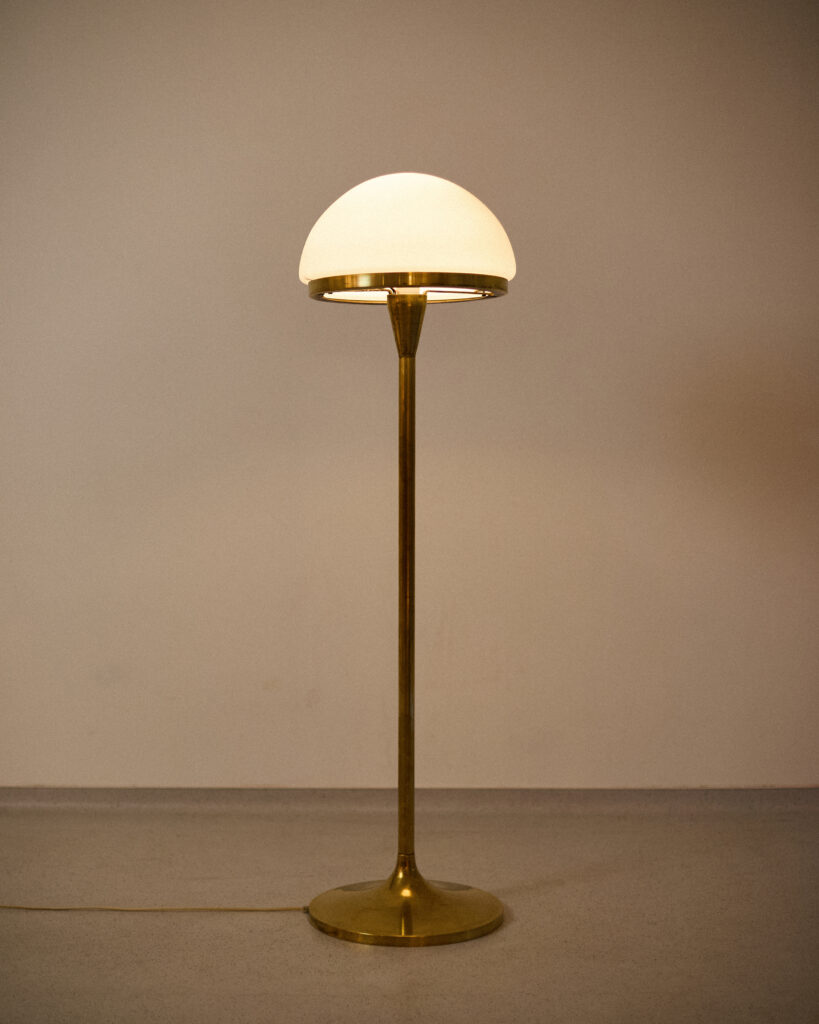 Iparművészeti Tejüvegbúrás Réz Állólámpa