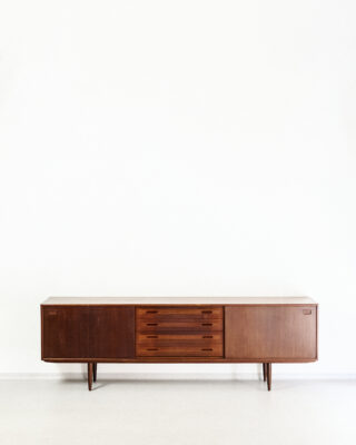 elliots-of-newbury-sideboard Elliots of Newbury Teakfa Hosszú Komód