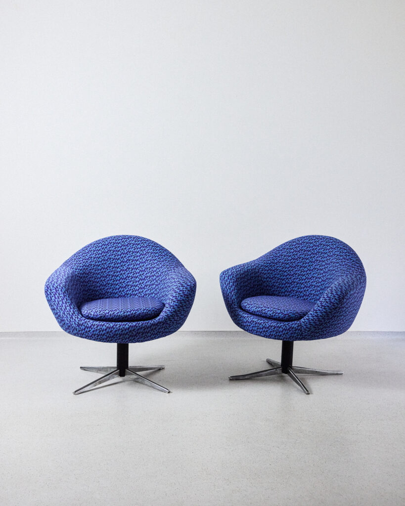 mid-century-chair-blue