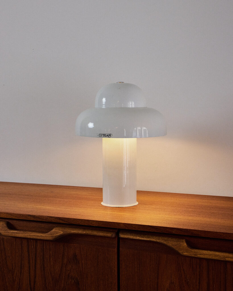 opteam-white-lamp-front Opteam Fehér Asztali Lámpa