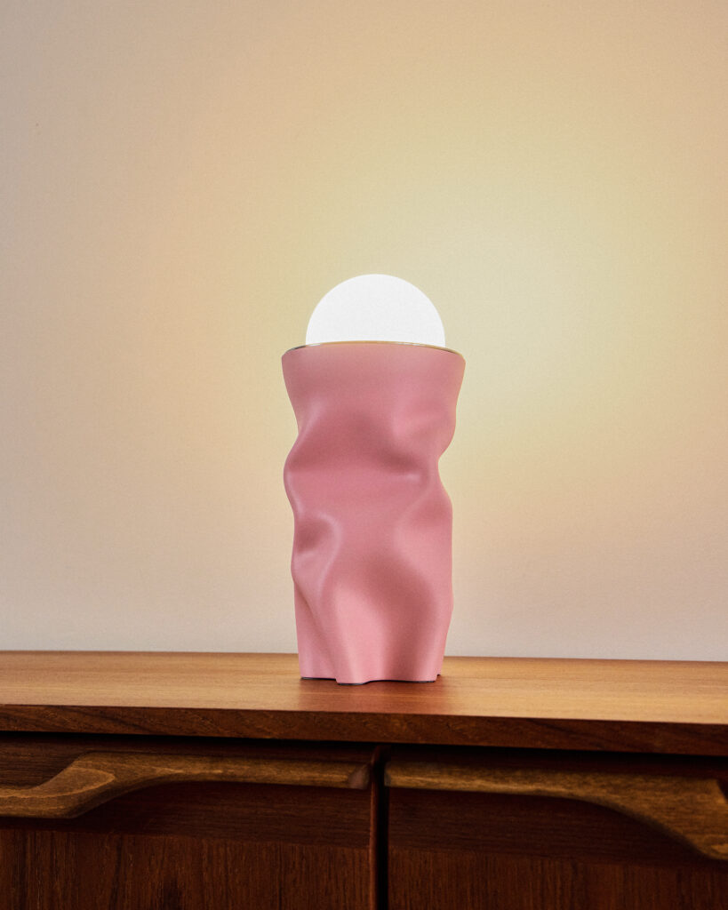 pink-light-modern-on Pasztell Rózsaszín Modern Lámpa Textilkábellel