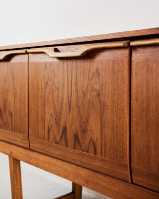 Stonehill Teak Komód Restaurált